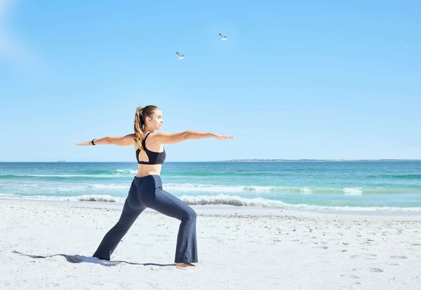 Comment les exercices de yoga peuvent-ils aider à améliorer la flexibilité des athlètes pratiquant la gymnastique?