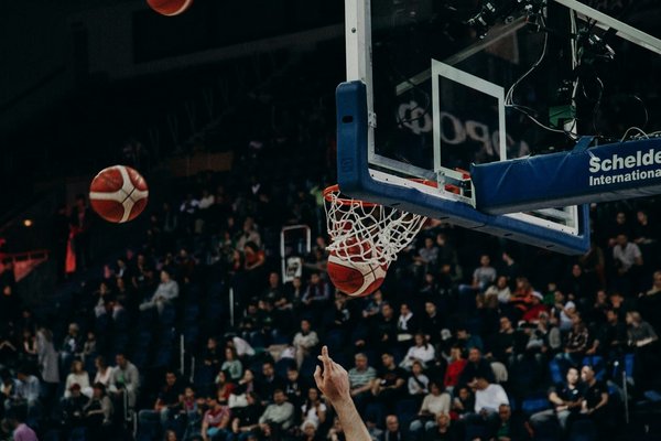 Quels sont les avantages de l'entraînement en suspension pour les basketteurs ?